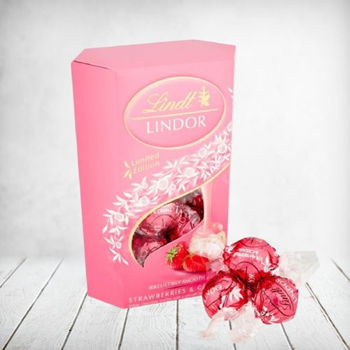 Lindt Lindor Cornet Strawberries Cream 200g