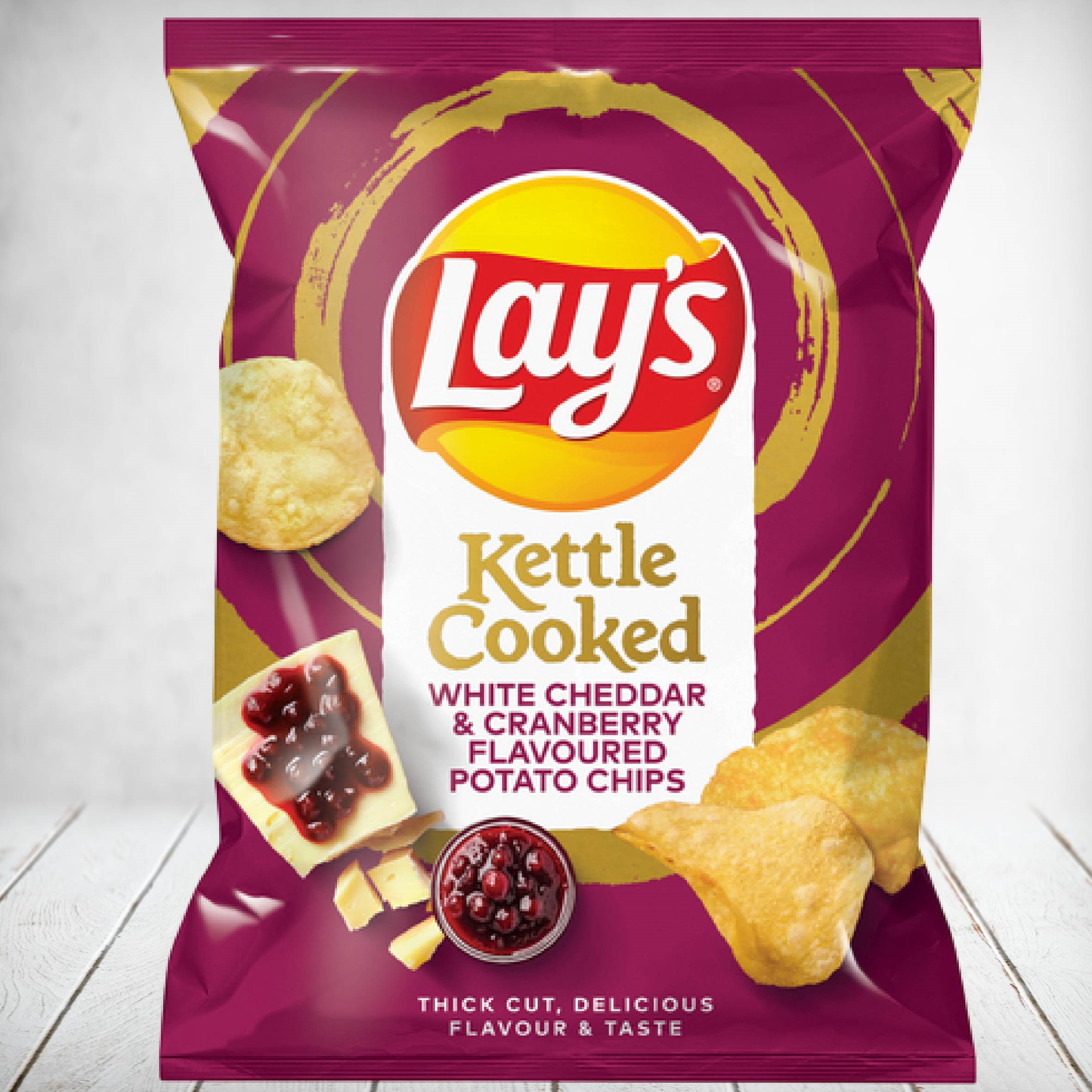 Lays Kettle Cooked Chips White Cheddar & Cranberry 30g